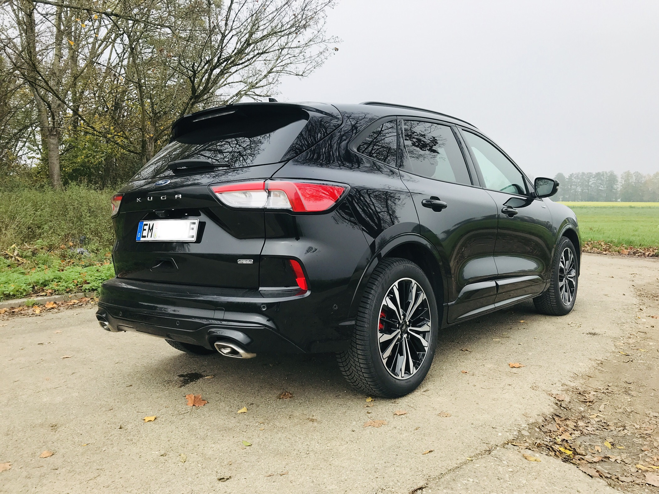 ST-Line PHEV in Obsidian Schwarz