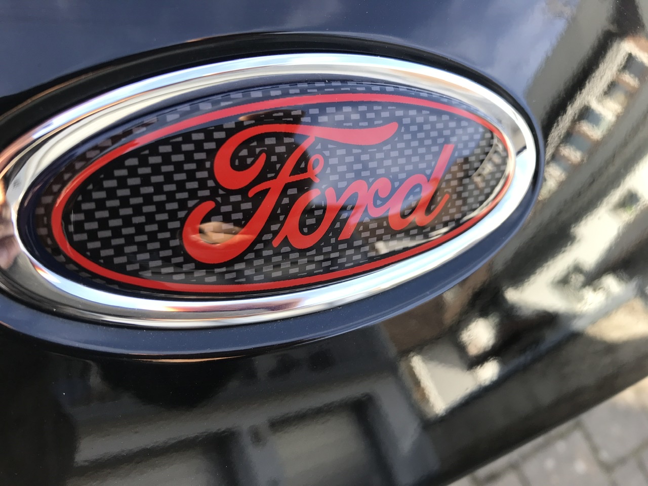 Rotes Ford Badge aus GB ??