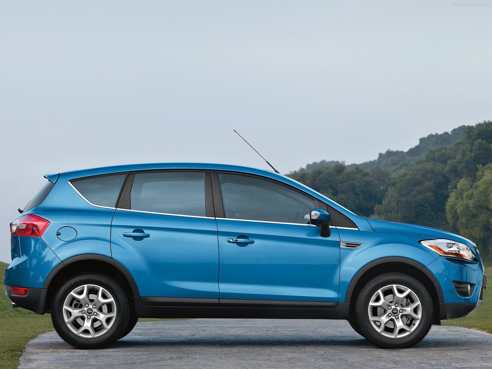 Ford Kuga Mk1 Presse Bilder und Fotos