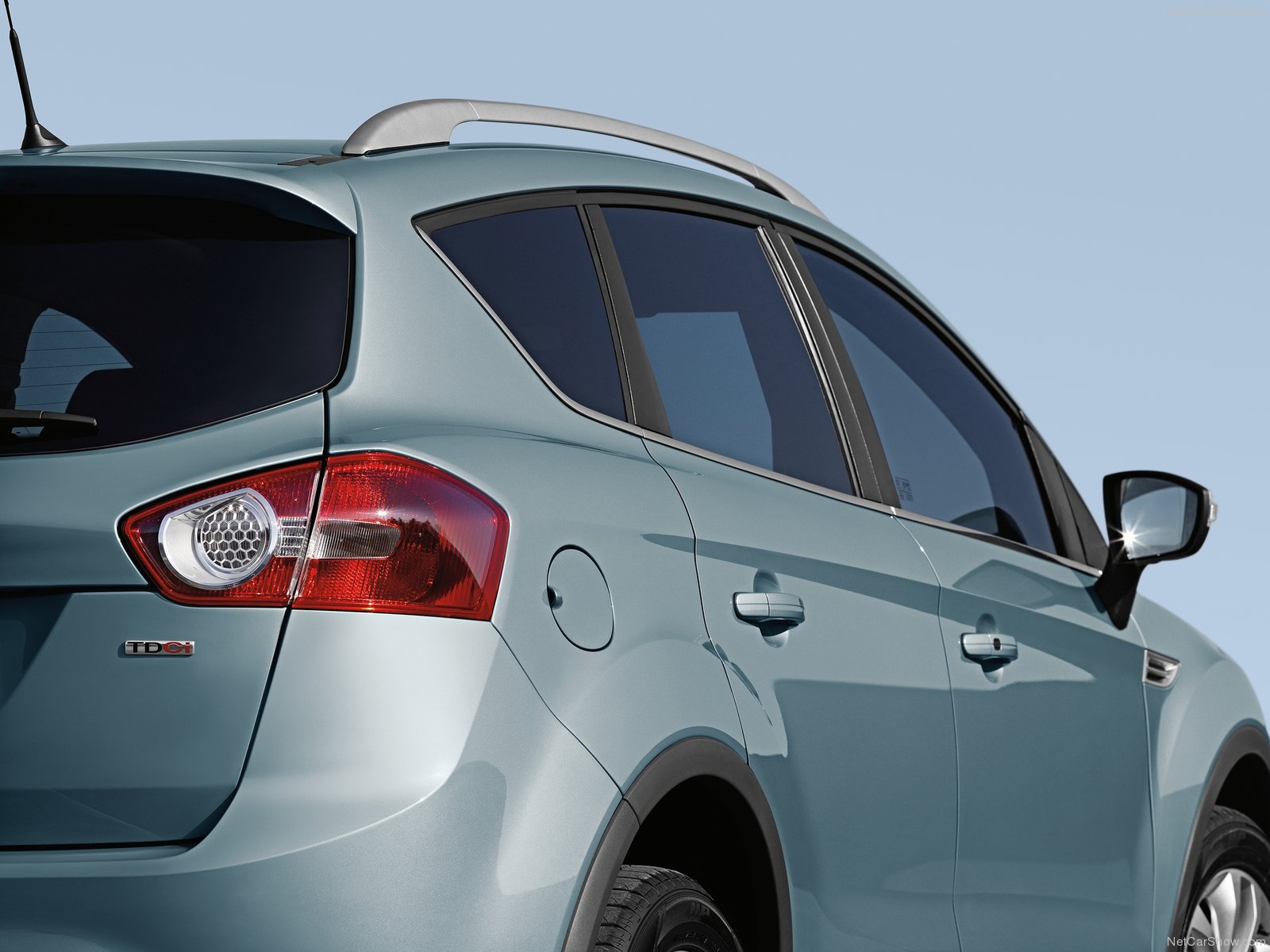 Ford Kuga Mk1 Presse Bilder und Fotos