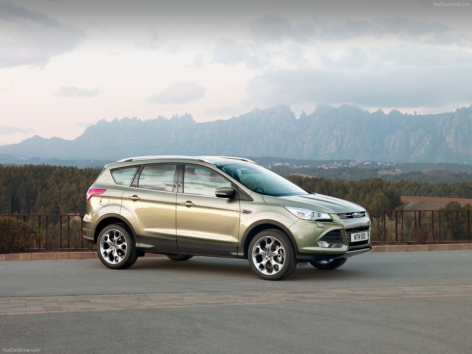 Ford Kuga Mk2 Presse Bilder und Fotos